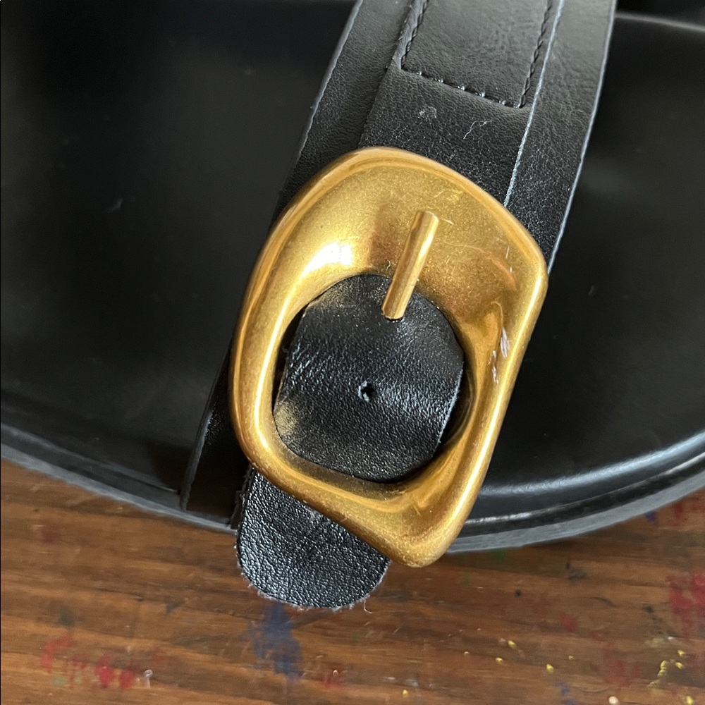 💫Jellypop brand Black Double-Strap Sandal Slides with Modern Gold Buckles💫 - Picture 8 of 9